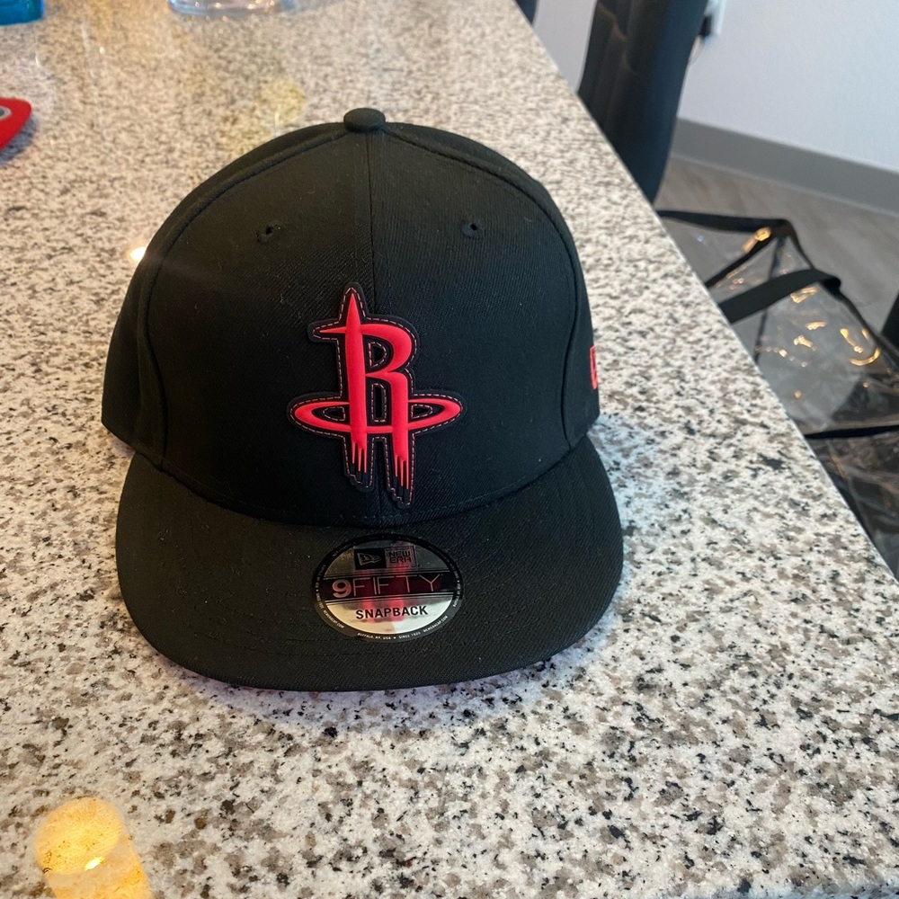 Black and red Houston rockets hat